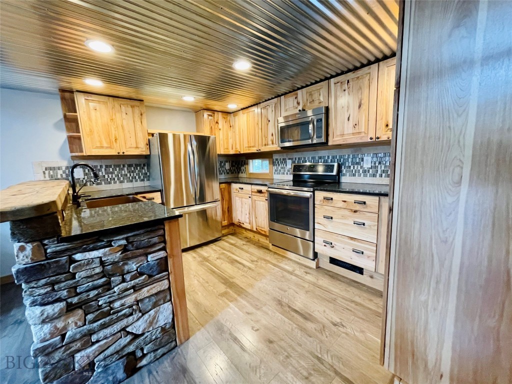 25 Bridger Pines Road, Bozeman MT 59715